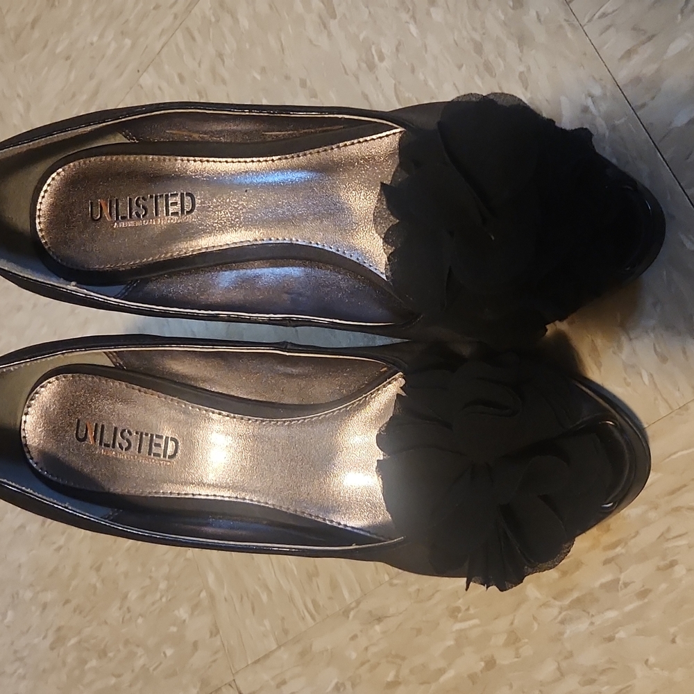 Unlisted Kenneth Cole Satin heels w/pom pom details